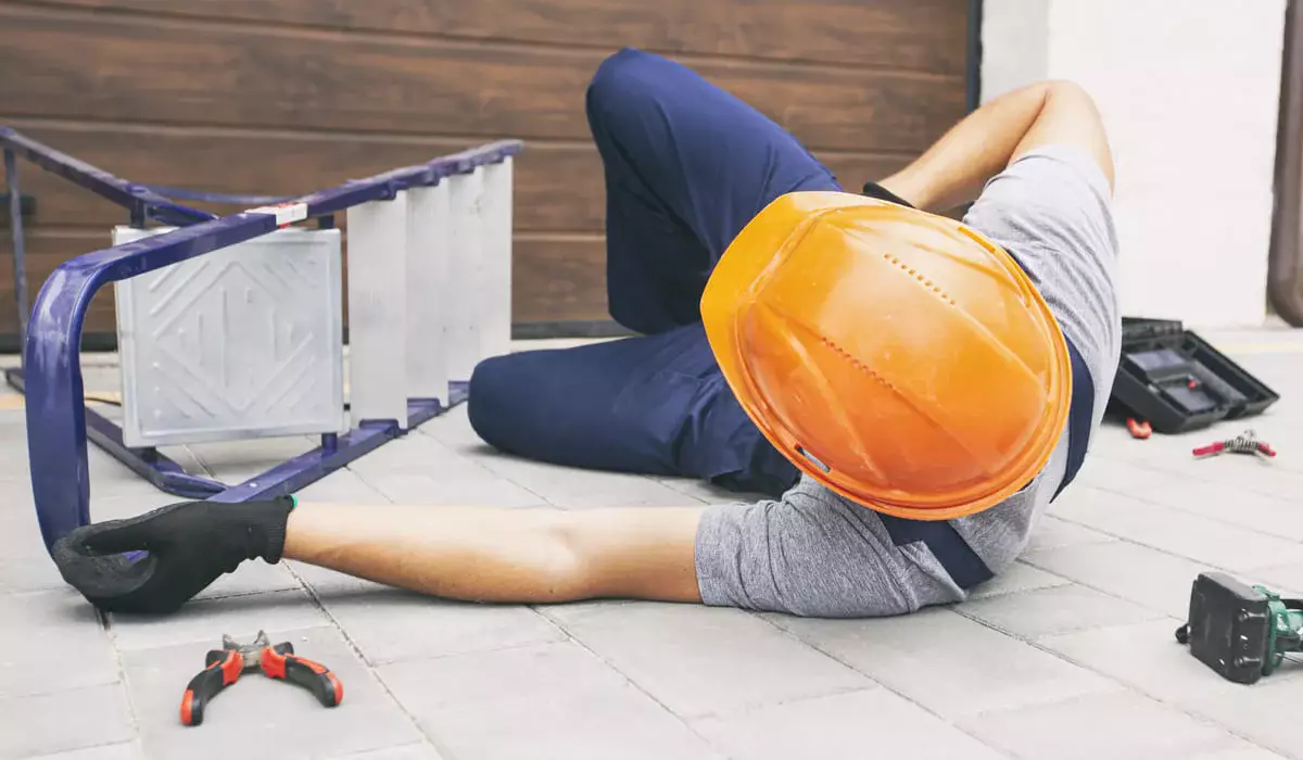 Работодатель обвинил рабочего в инсценировке травмы: суд поставил точку