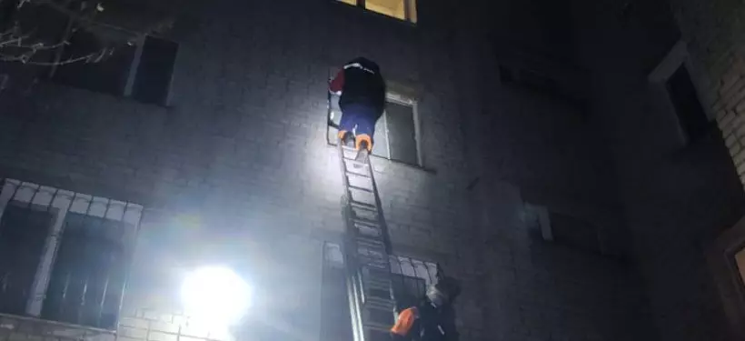 Помощь сотрудников МЧС понадобилась пожилой женщине в Семее