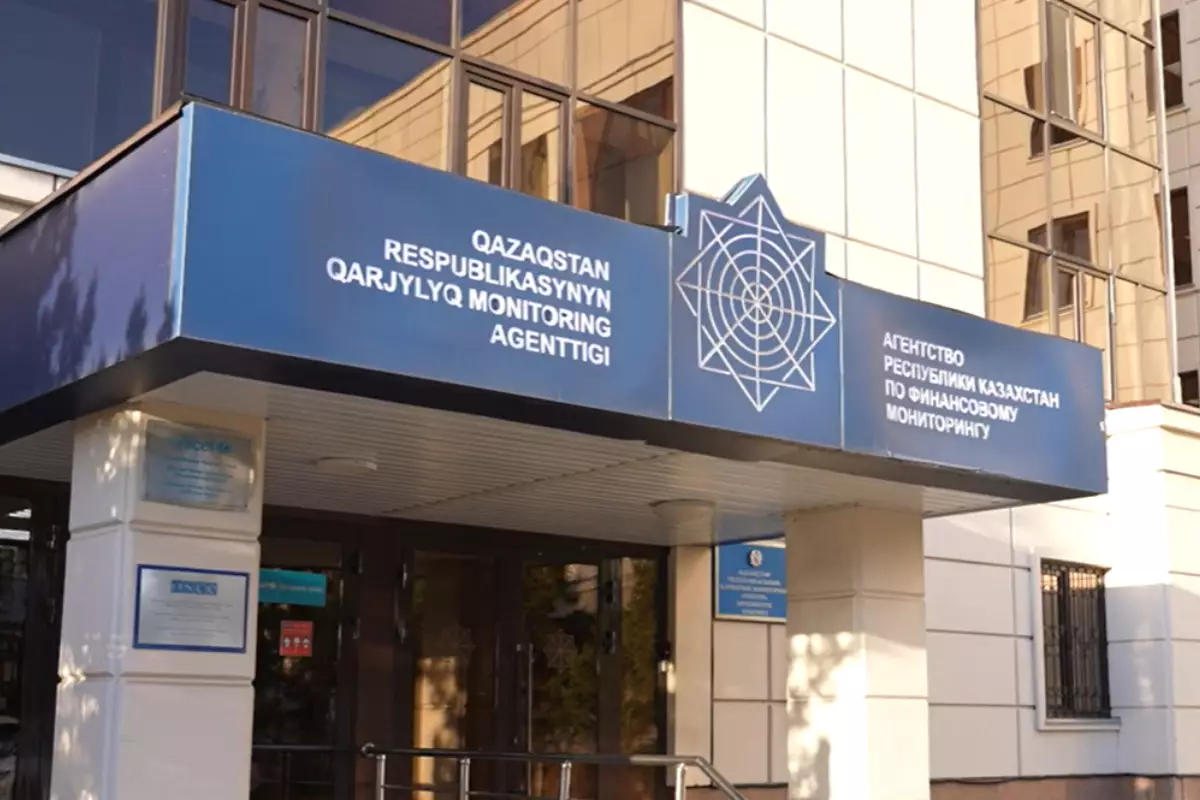 “Бесплатная регистрация” за взятку: в Алматы осудили организаторов автоафер