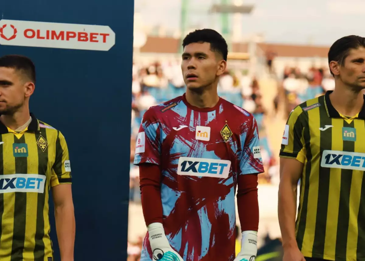 Мяч с автографом Темирлана Анарбекова продали за 12 млн тенге в Атырау