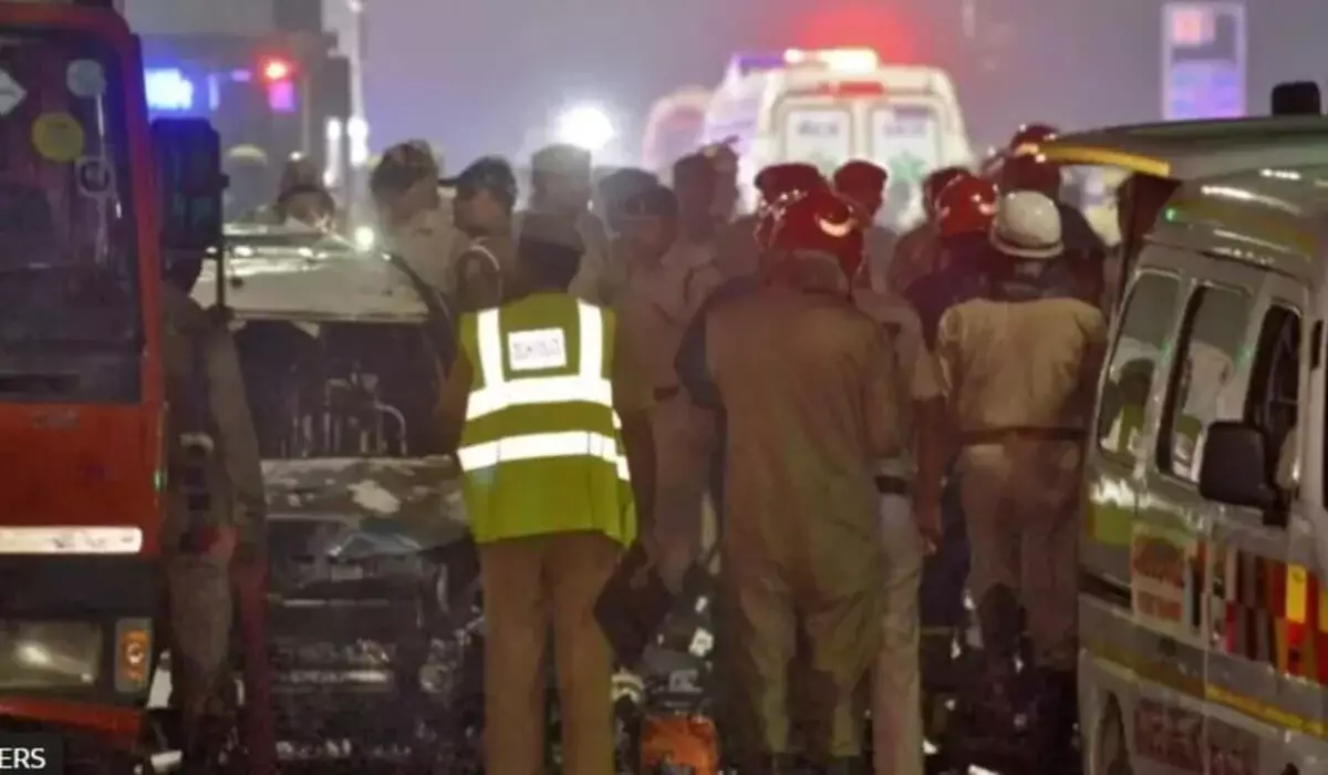 В туристическом районе Нью-Дели взорвался автомобиль: восемь погибших