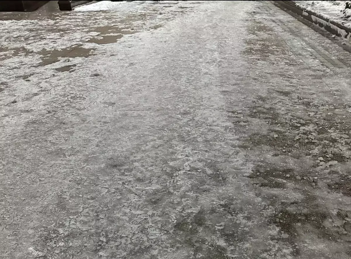 Астанчане массово жалуются на гололед в столице