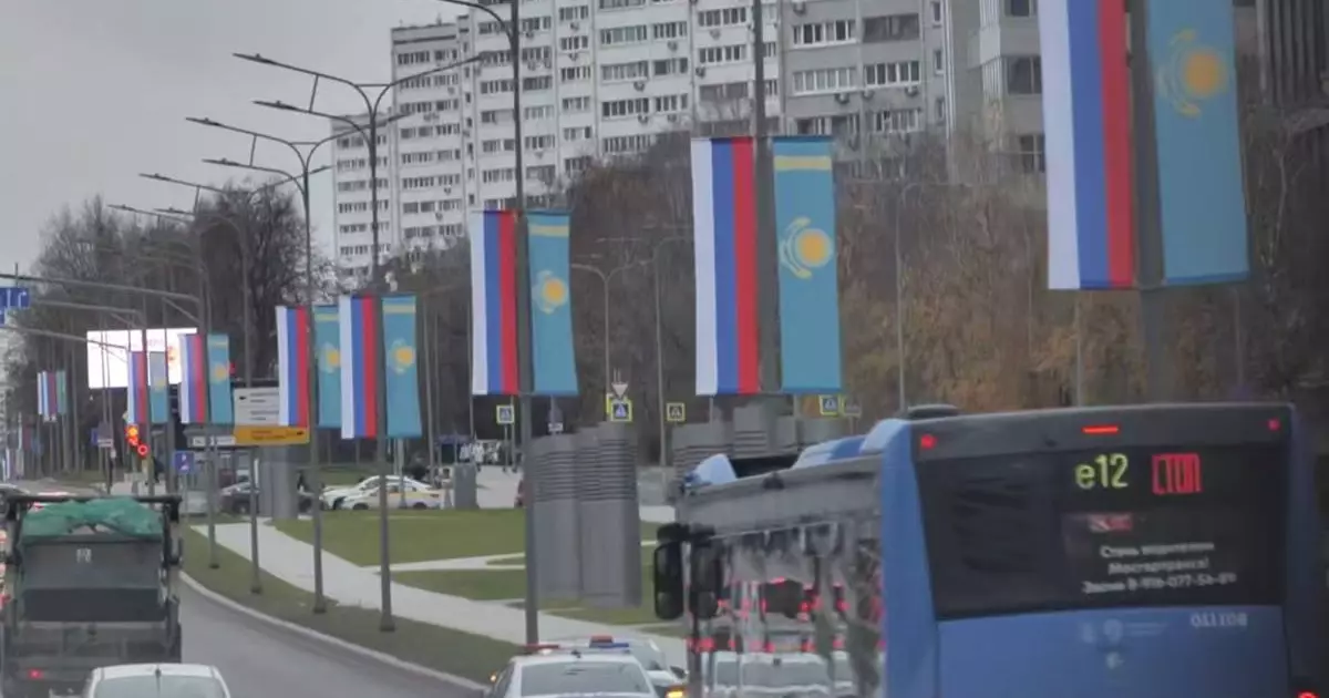  Қазақстанның көк туы Мәскеу көшелерінде желбіреп тұр 