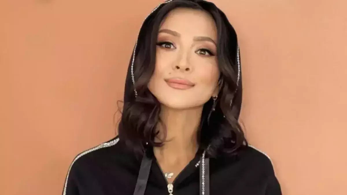 «Сізден күтпеп едік»: Меруерт Түсіпбаева қытай тілінде ән шырқады (ВИДЕО)