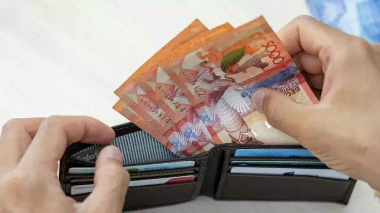 Елімізде орташа айлық 429 мың теңгеден асты: қай өңірлерде жалақы өсті