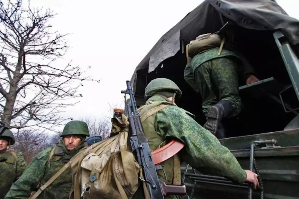 Россия не будет выдавать иностранцев-контрактников: что это значит для граждан Казахстана