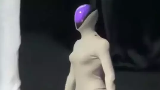 Китайский робот IRON шокировал мир идеальной походкой: США отстают