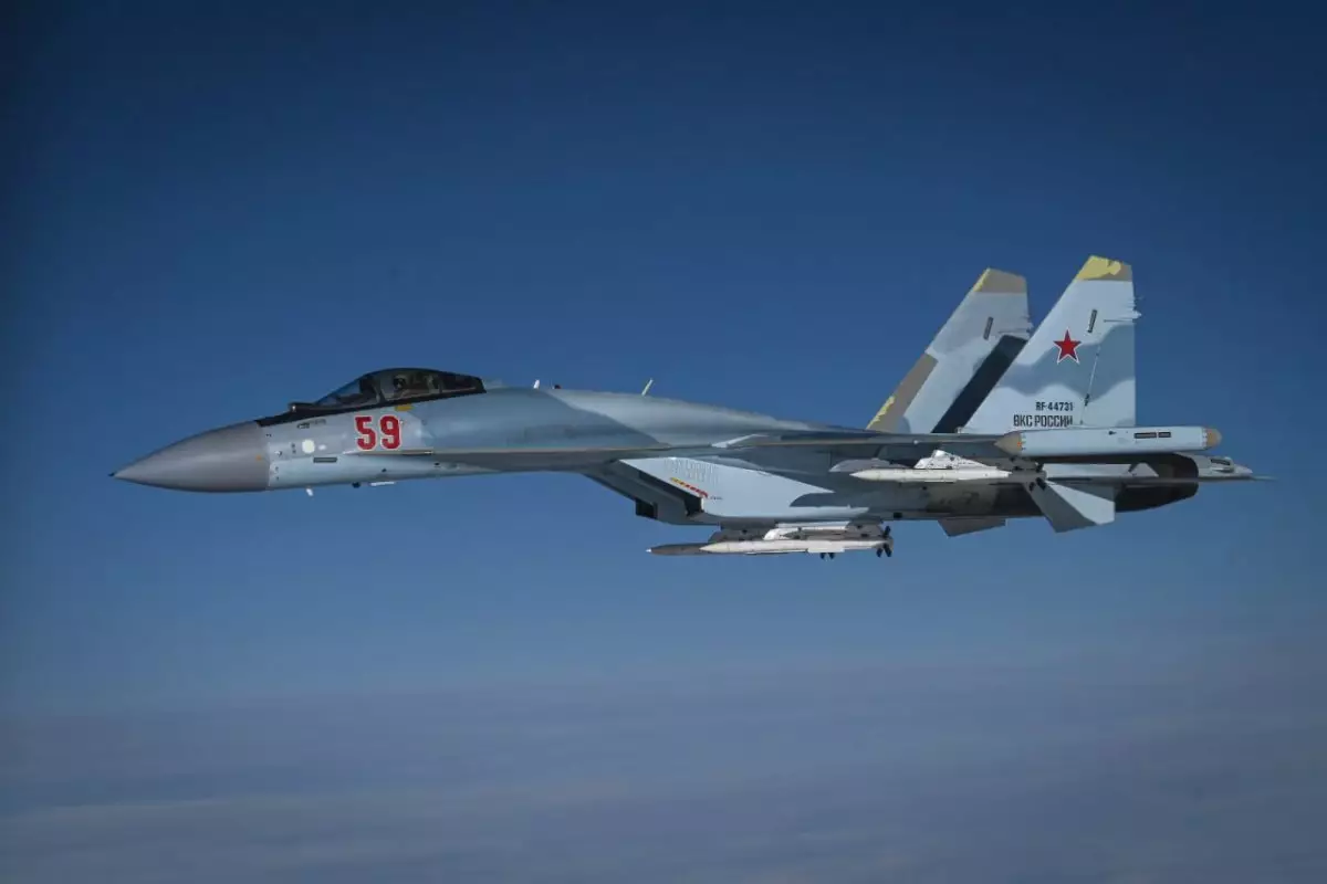 Су-35 сопровождали самолет Токаева в небе над Россией (ВИДЕО)