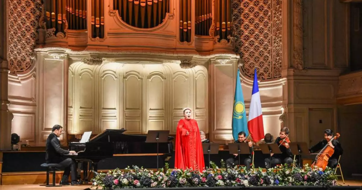  Майра Мұхамедқызы Парижде жеке концерт берді 