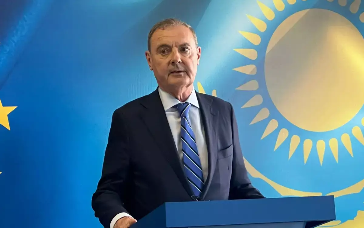 Казахстан в ноябре посетит специальный посланник ЕС по санкциям