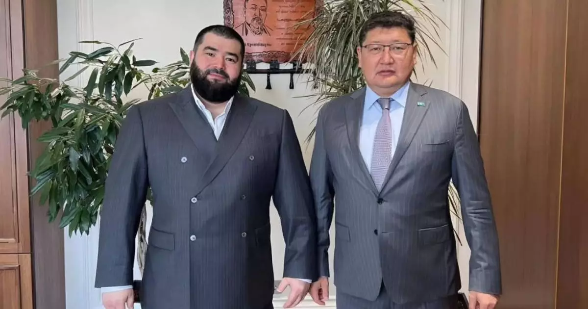  Берик Уали прокомментировал фото с фигурантом “дела Алиби“ 