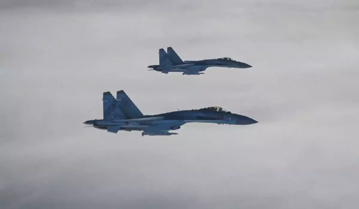 Самолет президента Казахстана по пути в Москву сопровождают истребители Су-35 (ВИДЕО)