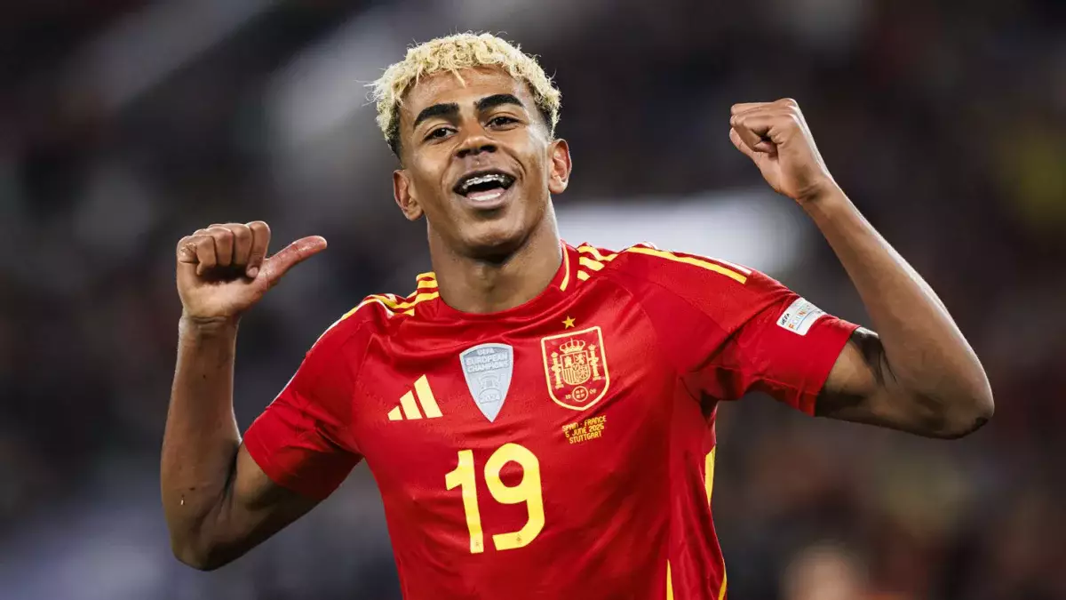 Ламин Ямал Испания құрамасынан шеттетілді