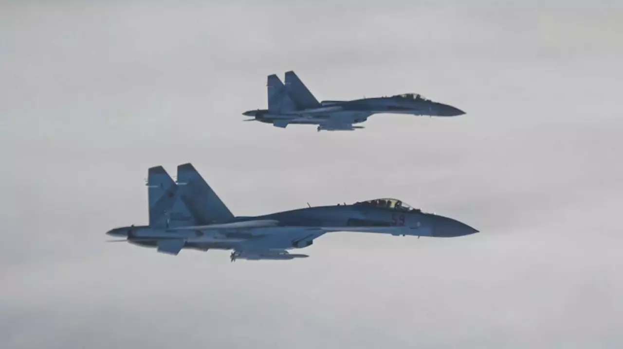 Борт Токаева сопровождают истребители Су-35 Минобороны РФ