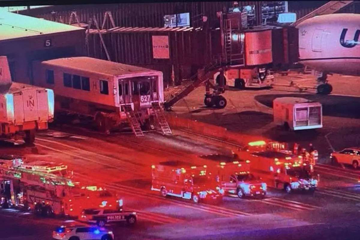 18 человек пострадали в результате аварии в аэропорту Вашингтона