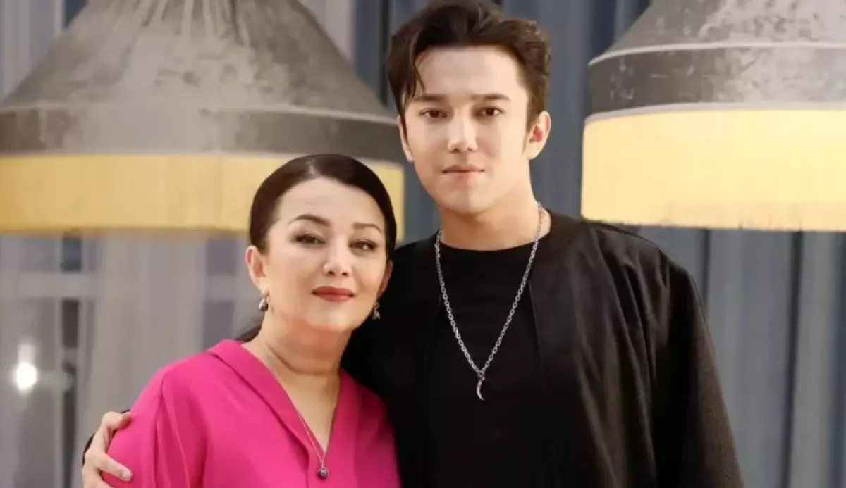 «Күтпеген кездесу»: Димаш Құдайбергеннің анасы қуанышын бөлісті (ФОТО)