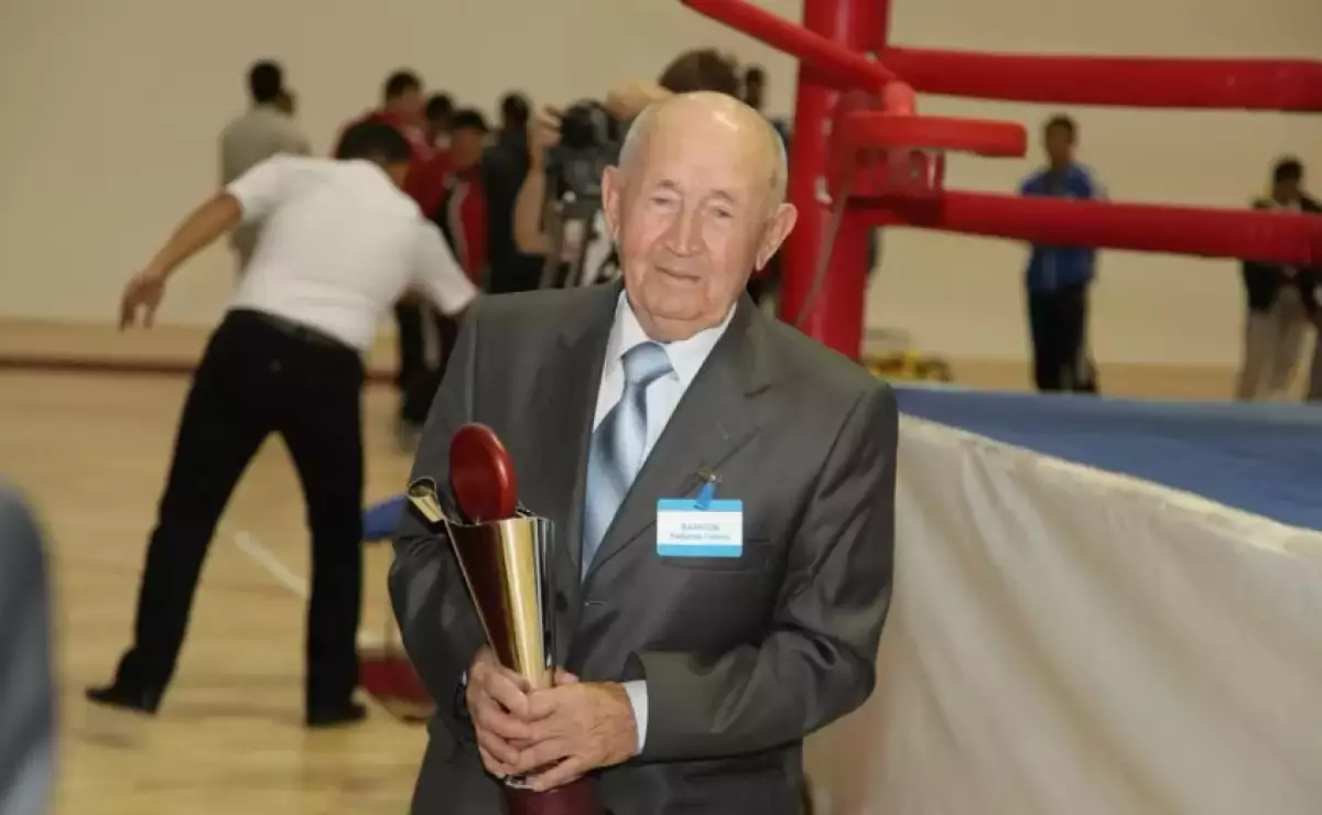 Қазақ боксы қара жамылды: Ардагер жаттықтырушы өмірден озды