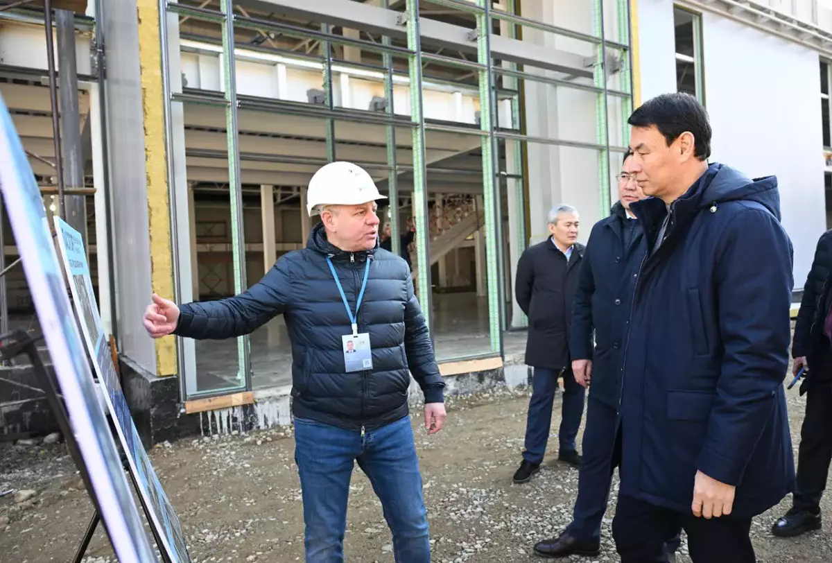 Аким Алматы Дархан Сатыбалды провёл рабочий объезд по Ауэзовскому району