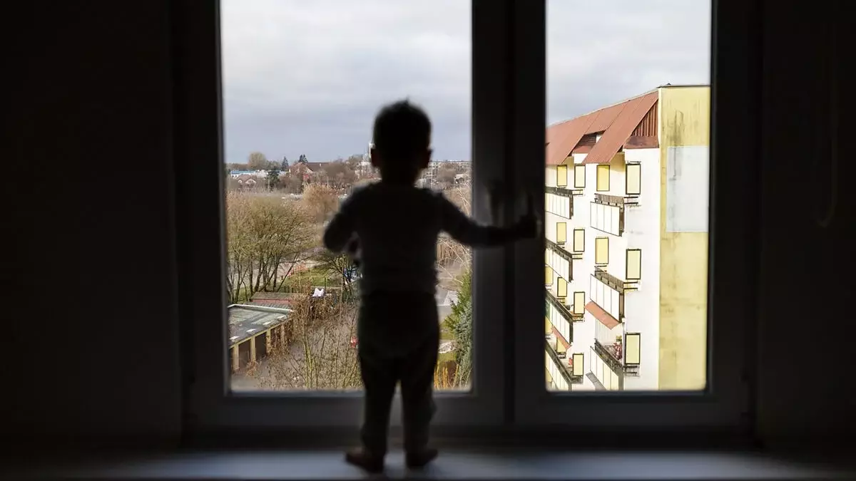 Атырауда екі жасар бала терезеден құлап мерт болды 