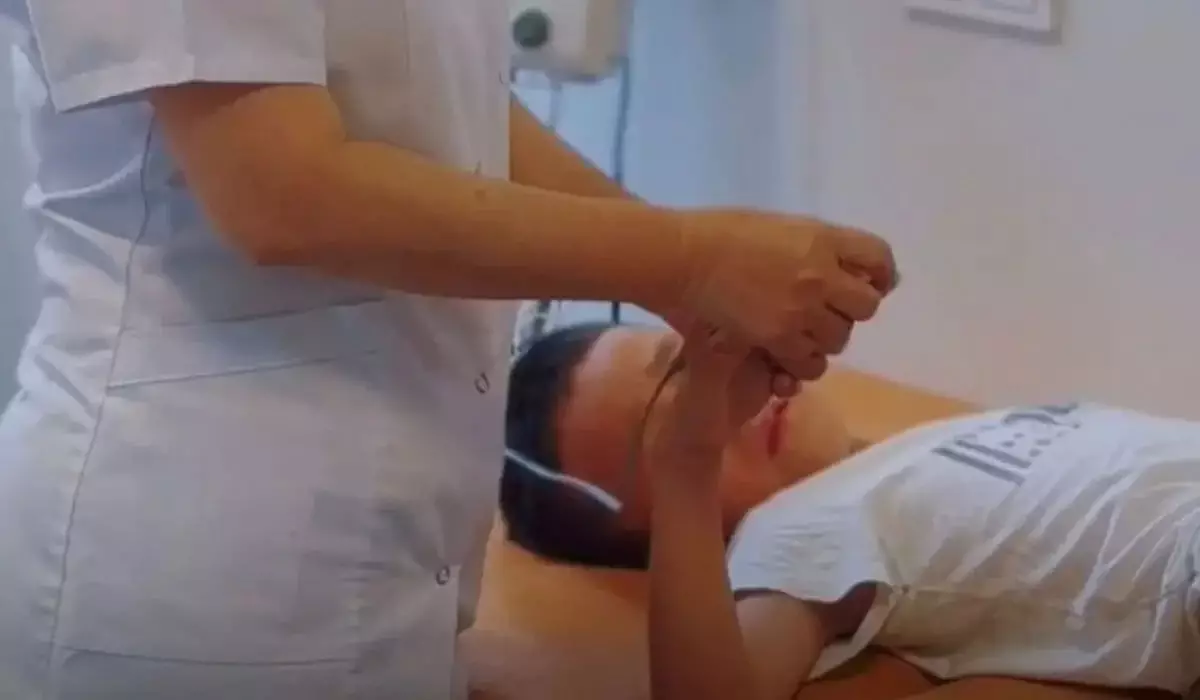 Поели сэндвичи, бургеры: сразу 12 школьников отравились в Жамбылской области