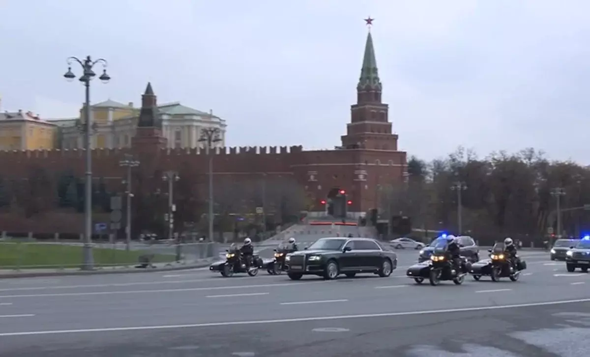 Президент в Москве: на билбордах появилось фото Касым-Жомарта Токаева и приветствие на двух языках