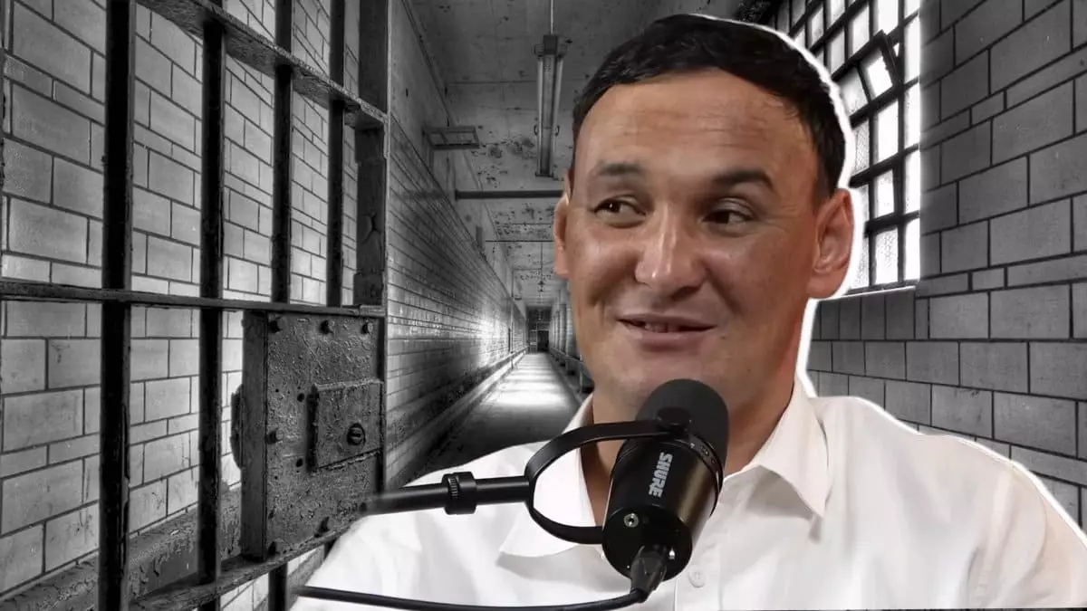 Мұрат Әбділдә түрмеде ән салды