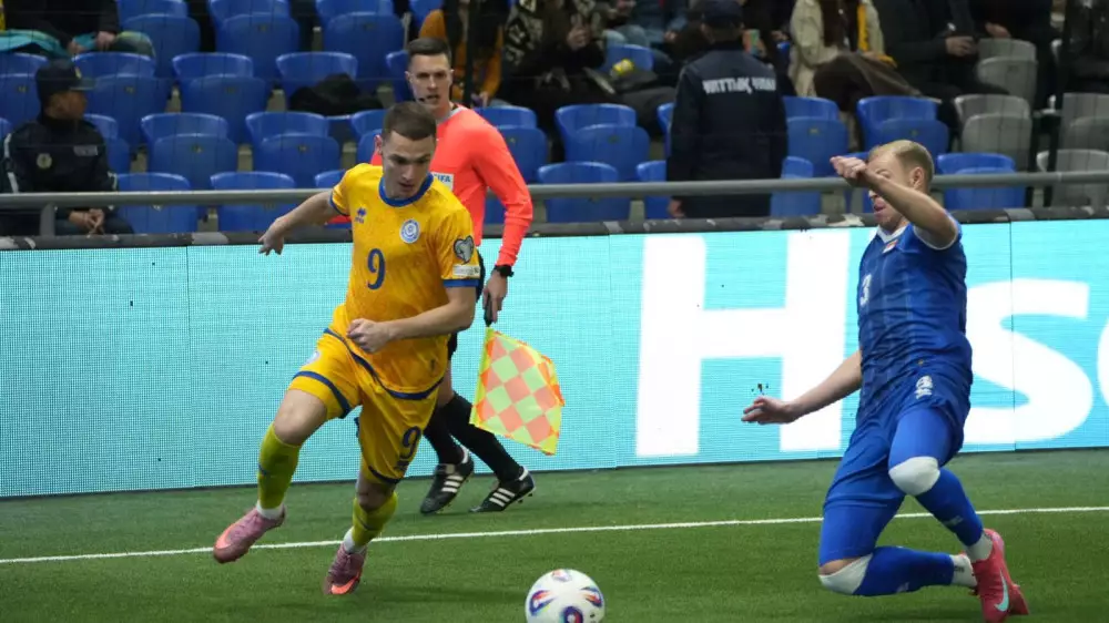 Лидер сборной Казахстана уедет в Европу: получен ответ