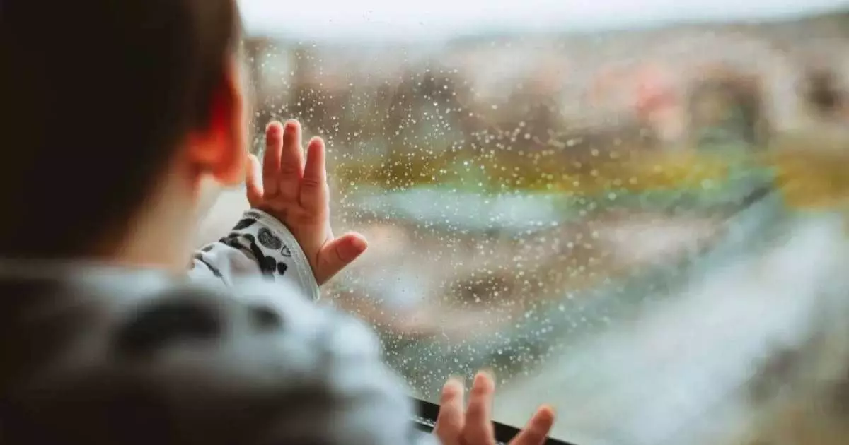  Атырауда екі жастағы бала терезеден құлап кетті 