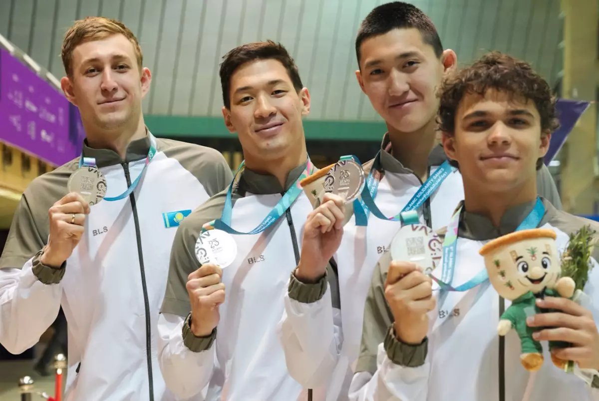 Мужская сборная Казахстана по плаванию завоевала серебро Игр исламской солидарности