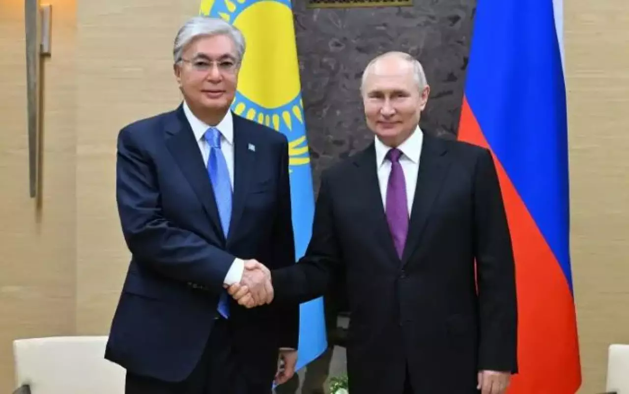 Кремльде Қ. Тоқаев пен В. Путиннің бейресми кездесуі басталды