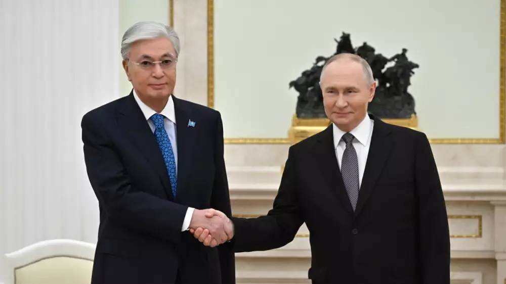 Путин позвал Токаева “попить чайку“