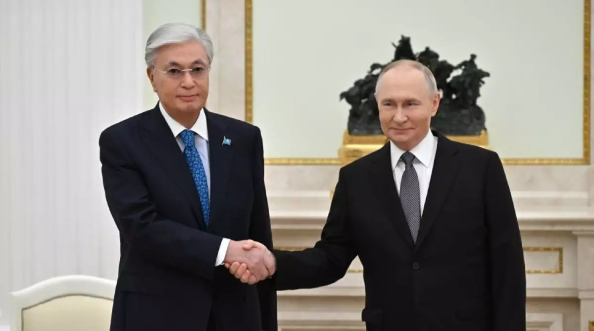 «Біз ұдайы байланыстамыз»: Тоқаев пен Путин бейресми кездесу өткізді