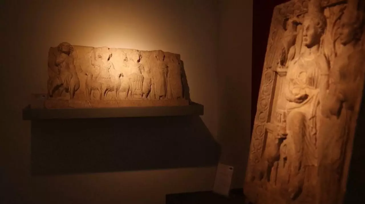 СМИ: древние статуи украдены в Дамаске