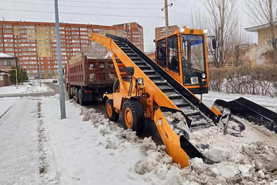 Более тысячи единиц спецтехники задействуют для уборки снега в Астане