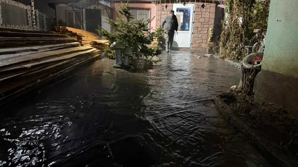 “Нас топит нечистотами“: дачи в Костанае снова ушли под воду