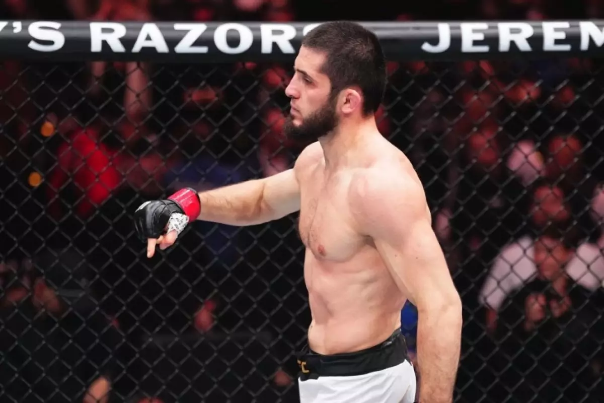 Хабиб назвал самый большой бой в UFC — Махачев против Топурии