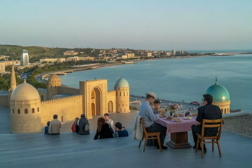 Казахстан, Узбекистан и Туркменистан столкнулись со снижением числа туристов в Азербайджане.