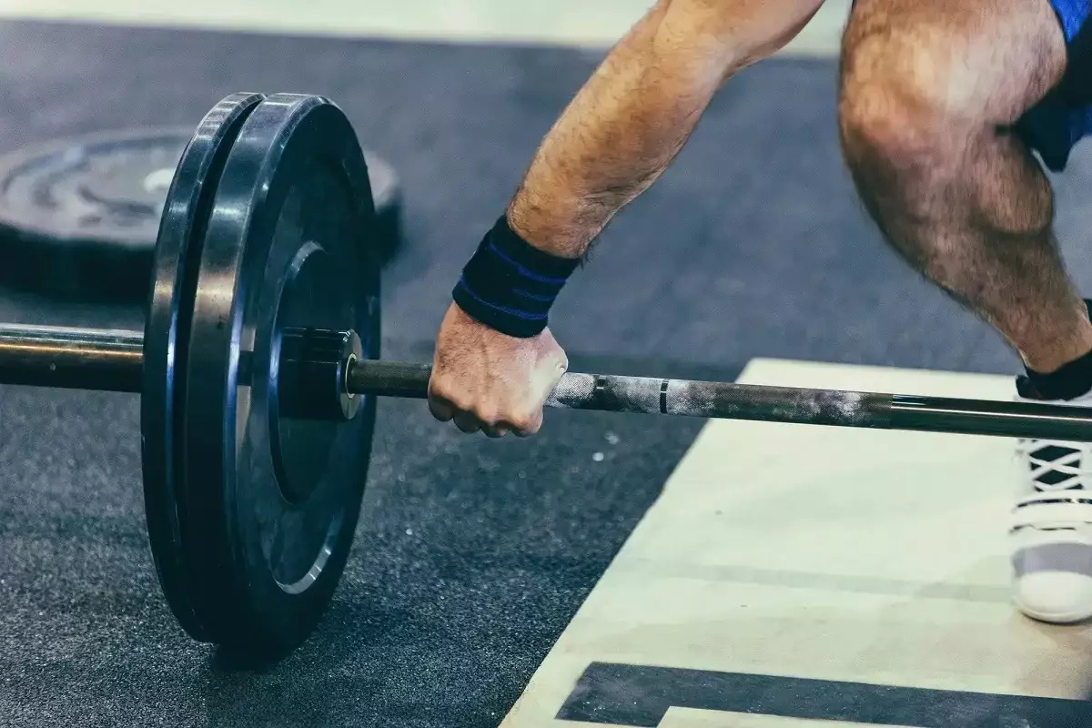 Блестящий результат: казахстанский тяжелоатлет завоевал три "золота" на Играх исламской солидарности