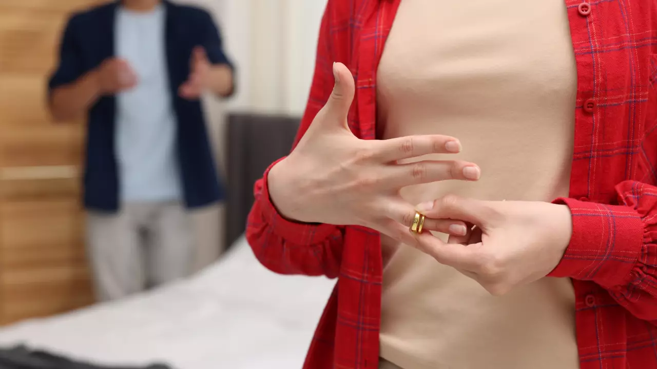 Мәжіліс депутаты &#171;тоқал дауымен&#187; елді екіге жарды