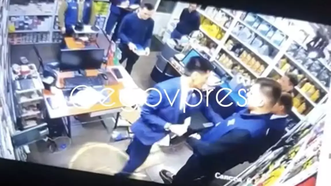 Алматыда компания басшысының қызметкерлеріне қол көтерген сәті видеоға түсіп қалды