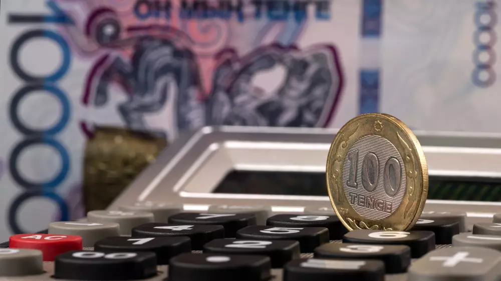 От 990 тысяч до 2,8 миллиона. У кого самые высокие оклады в Казахстане