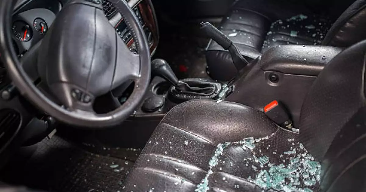  Атбасарда жасөспірім өгей әкесінің машинасын теуіп кетіп, төрт көлікті соққан 