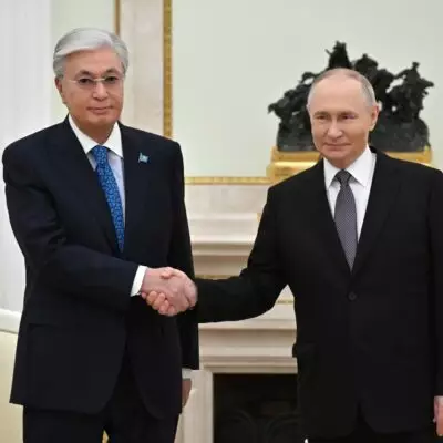 Президенты Казахстана и России провели неформальную встречу в Москве