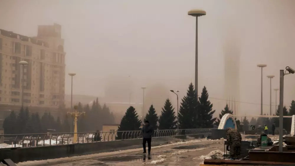 Байтерек “исчез“. Астану накрыл густой туман