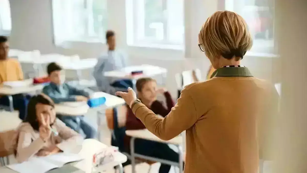 Қазақстанда мектеп оқушыларына смартфон ұстауға тыйым салына ма