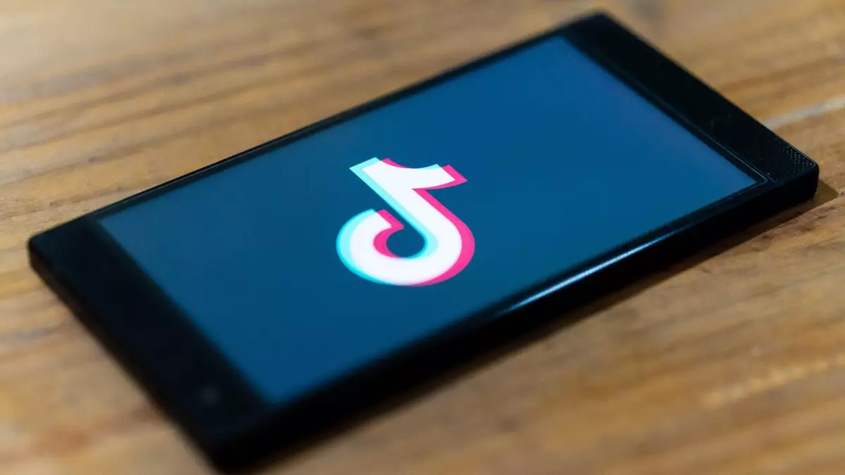 5 жасар балалар TikTok-қа еркін тіркеліп жүр: Аймағамбетов үш өзекті мәселе көтерді