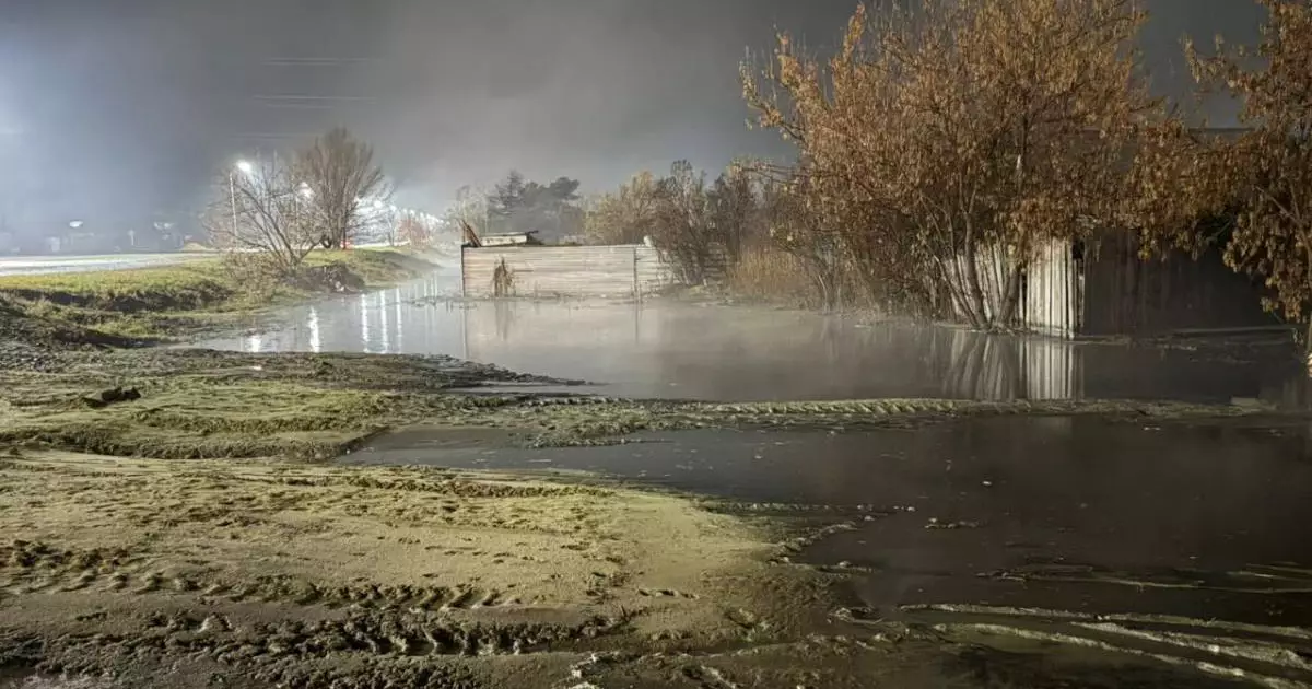  Қостанайда құбыр жарылып, саяжайларды су басты 