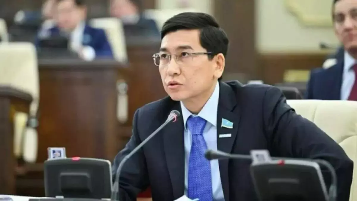 Балаларға смартфон ұстауға тыйым салына ма? Асхат Аймағамбетов Мәжілісте маңызды мәселе көтерді