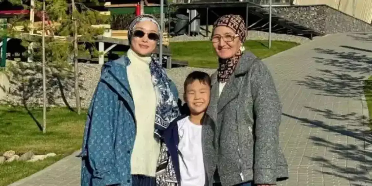 «Жалғыздық тек Құдайға жарасқан»: Мөлдір Әуебекованың анасы қызына үшінші рет тұрмысқа шығуға кеңес берді