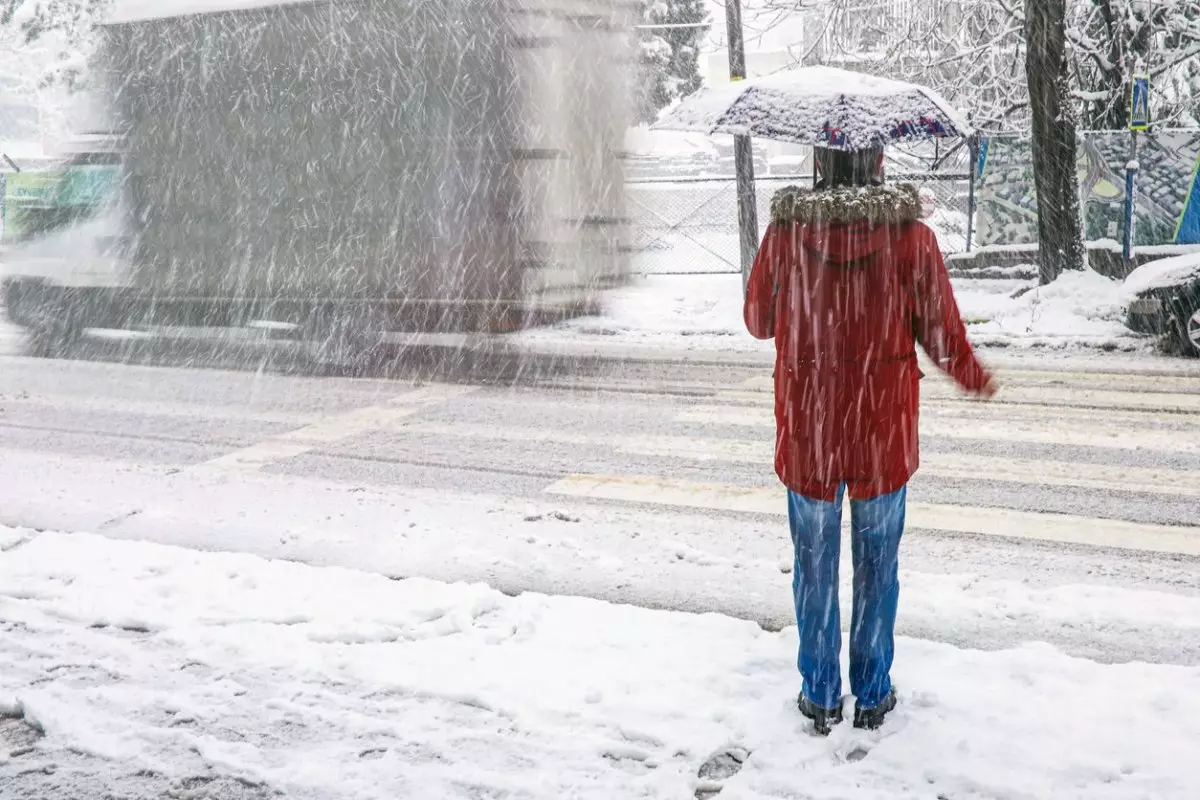 Снегопады и метели обрушатся на большую часть Казахстана
